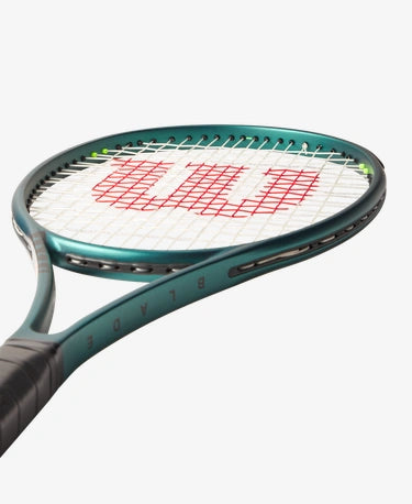 Wilson Blade 98 (16x19) V9 Tennis Racket