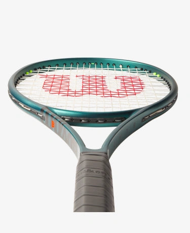 Wilson Blade 98 (16x19) V9 Tennis Racket