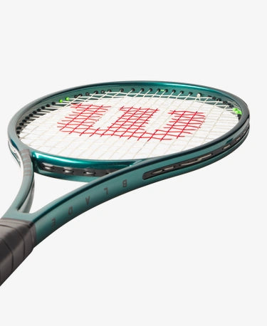 Wilson Blade Pro 98 (16x19) V9 Tennis Racket